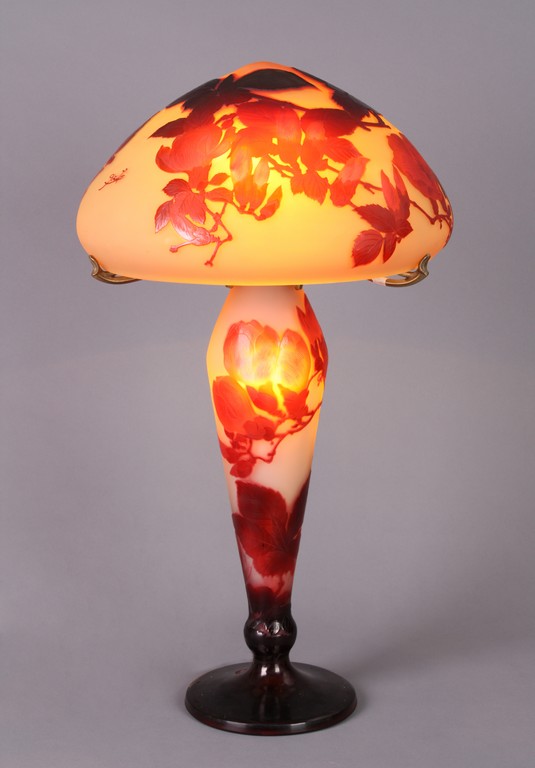 Magnolia Galle Table Lamp